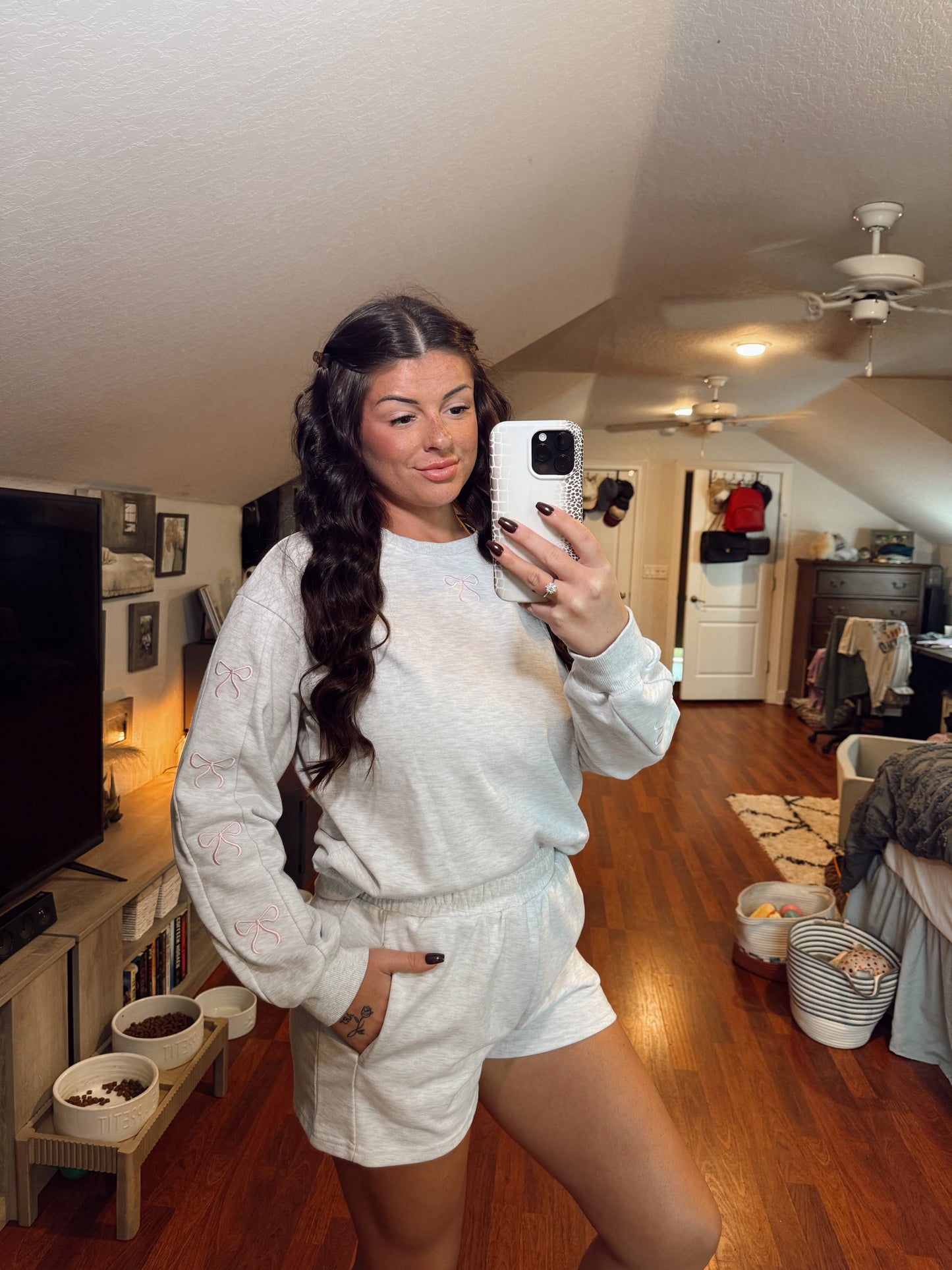 EMBROIDERED BOWS LOUNGE SET