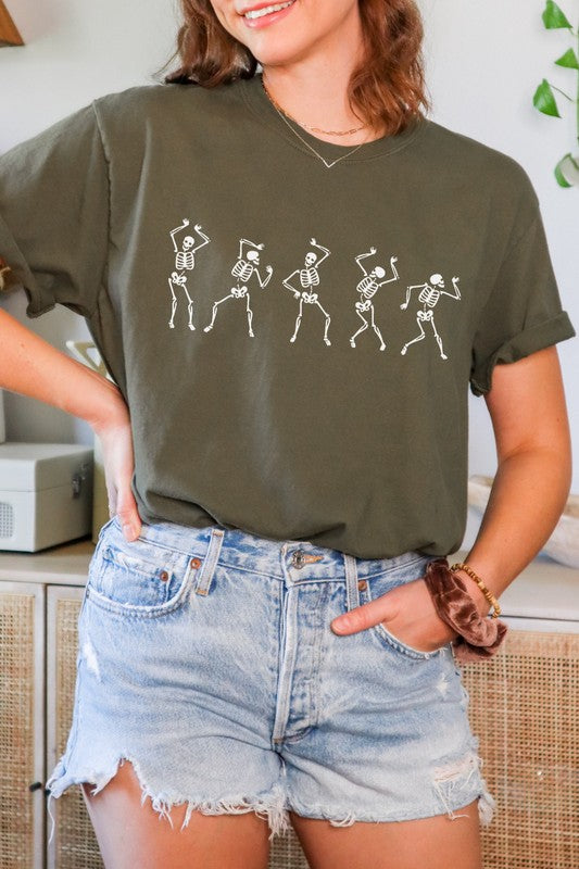 THE DANCING SKELETONS GRAPHIC TEE - PLUS