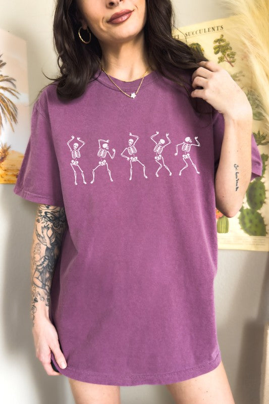 THE DANCING SKELETONS GRAPHIC TEE - PLUS