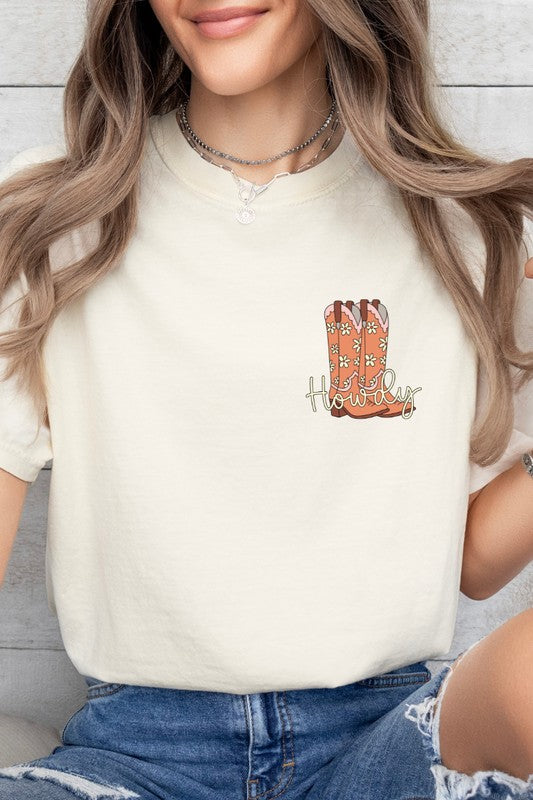 THE HOWDY BOOTS GRAPHIC TEE