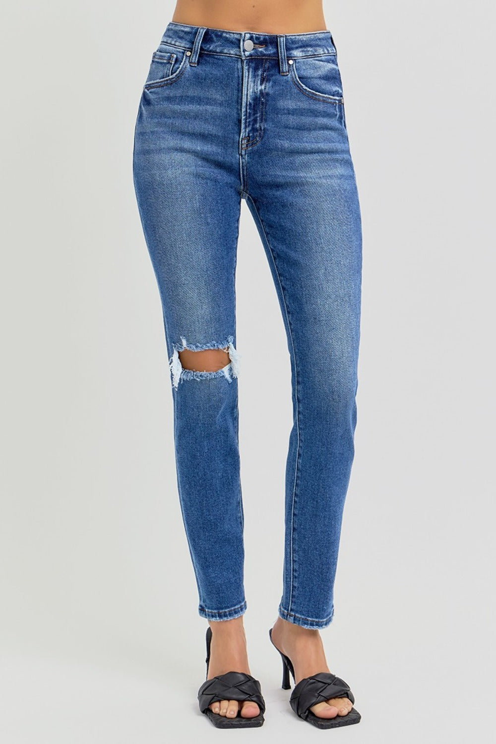 RISEN SKINNY JEANS