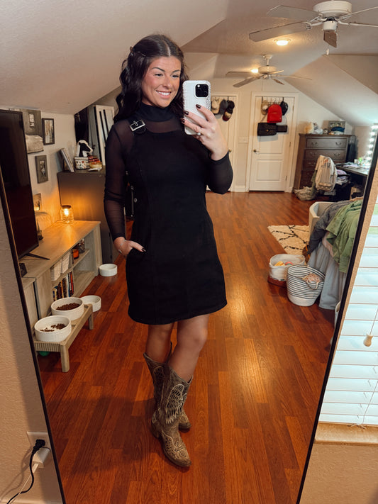SLEEVELESS BUCKLE DRESS