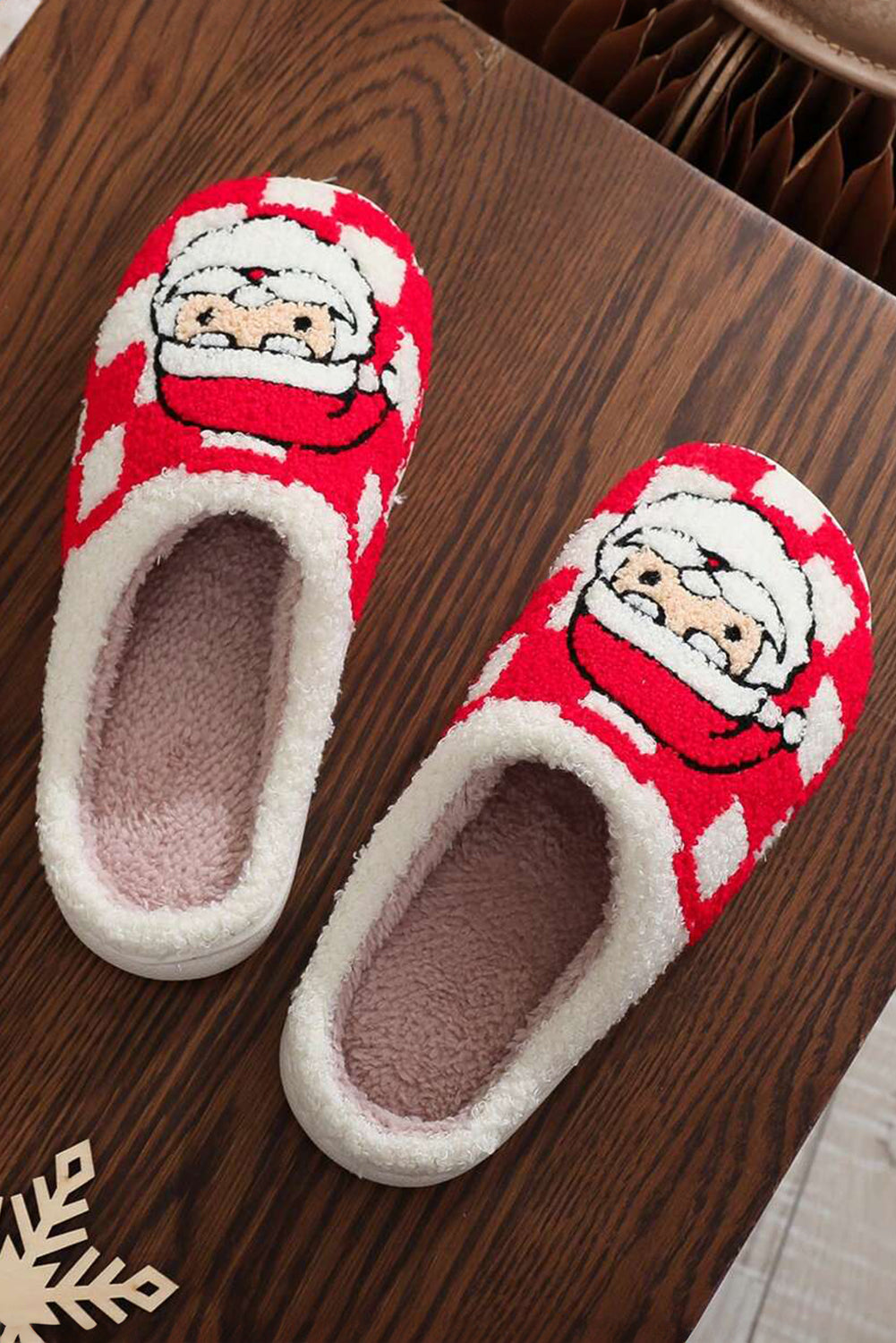 THE RETRO SANTA CLAUS SLIPPERS